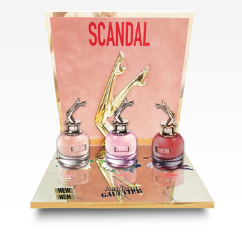 SCANDAL A PARIS